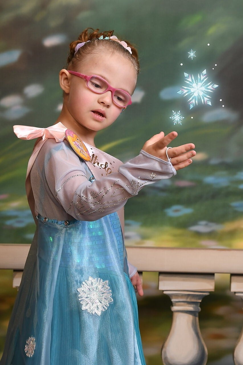 Aubrey dressed as Elsa during her wish from Make-A-Wish Central and Northern Florida